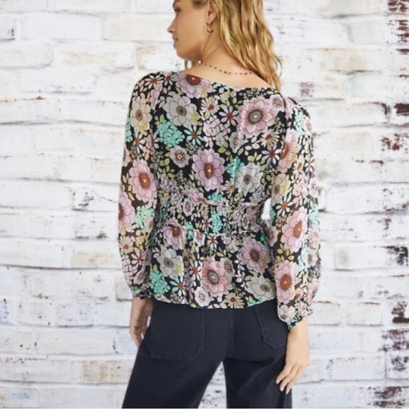 ✨ Anthropologie Floral Smocked Blouse Sz M - Picture 3 of 4